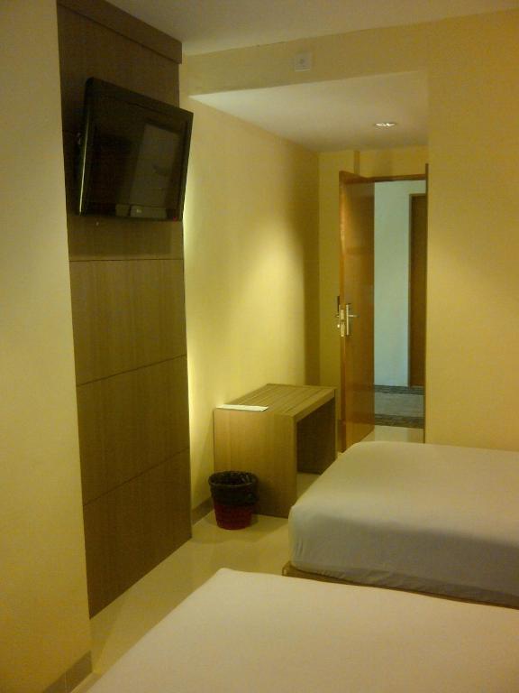 Amans Hotel Ambon Room photo